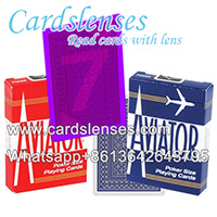 Aviator Spielkarten mit leuchtenden Markierungen